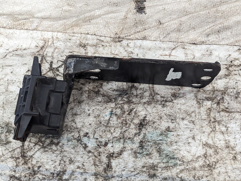 BMW X1 E84 09-15 LEFT N/S RADIATOR MOUNT BRACKET GENUINE 51647117811