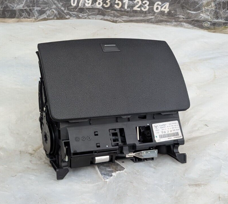 MERCEDES-BENZ C-CLASS W204 07-11 SAT NAV MULTIMEDIA SCREEN DISPLAY A2048204697