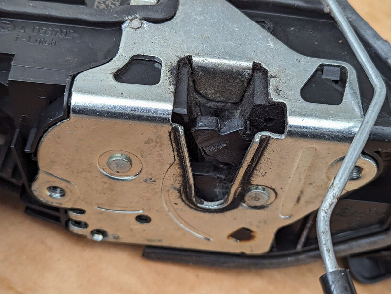 BMW X1 E84 09-15 COMPLETE FRONT LEFT DOOR LOCK MECHANISM GENUINE A053702