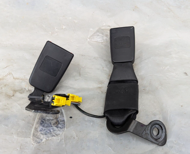 MERCEDES-BENZ C-CLASS W204 07-11 CENTER REAR SEAT TWIN BELT BUCKLE A2048602669