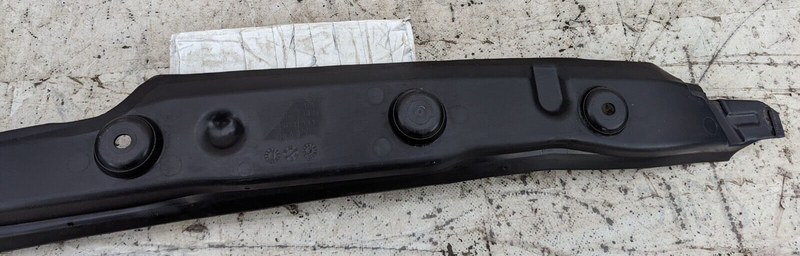 AUDI E-TRON 2018-ON LEFT N/S FENDER CLOSING ELEMENT TRIM 4KE821111 GENUINE