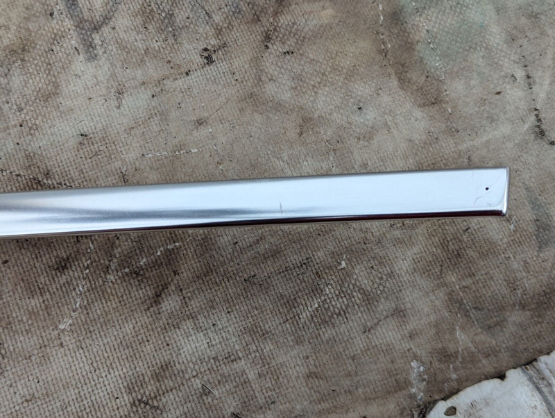 SKODA KAROQ NU7 17-21 FRONT RIGHT O/S EXTERIOR TOP CHROME TRIM STRIP 575837643