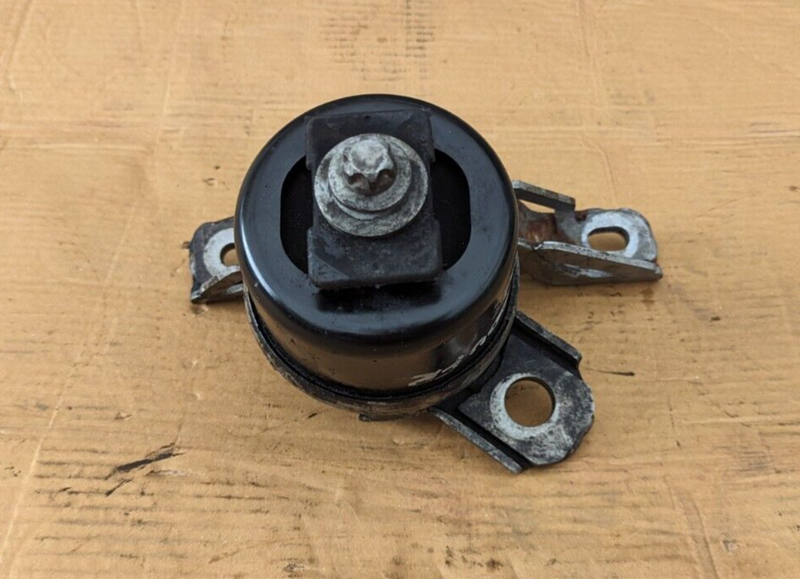 RANGE ROVER EVOQUE L538 11-15 RIGHT O/S ENGINE MOUNT BRACKET BJ32-6F012-AB