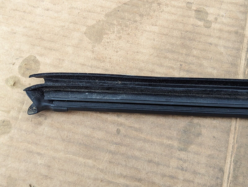 VW GOLF MK7 2012-2020 FRONT RIGHT O/S IN DOOR WINDOW MOLDING TRIM 5G4837479
