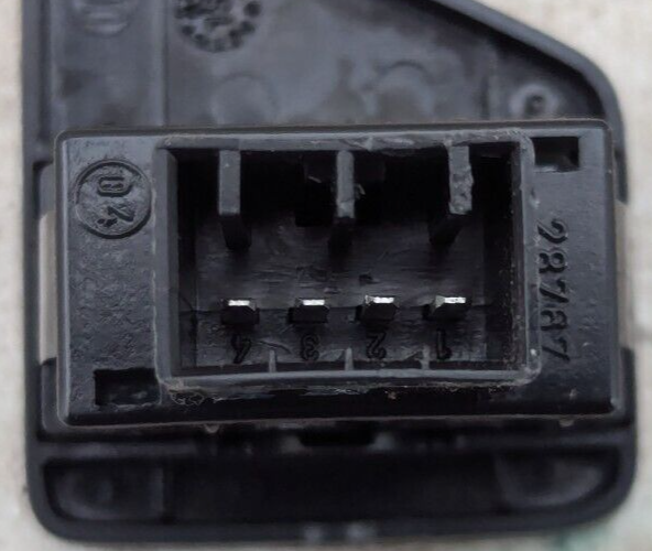 FIAT ABARTH 500 08-15 FRONT PASSENGER SIDE N/S DOOR WINDOW SWITCH BUTTON E30499