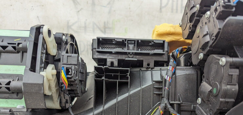 BMW 3 SERIES F30 2011-2019 HEATER MATRIX BOX 9207091 GENUINE