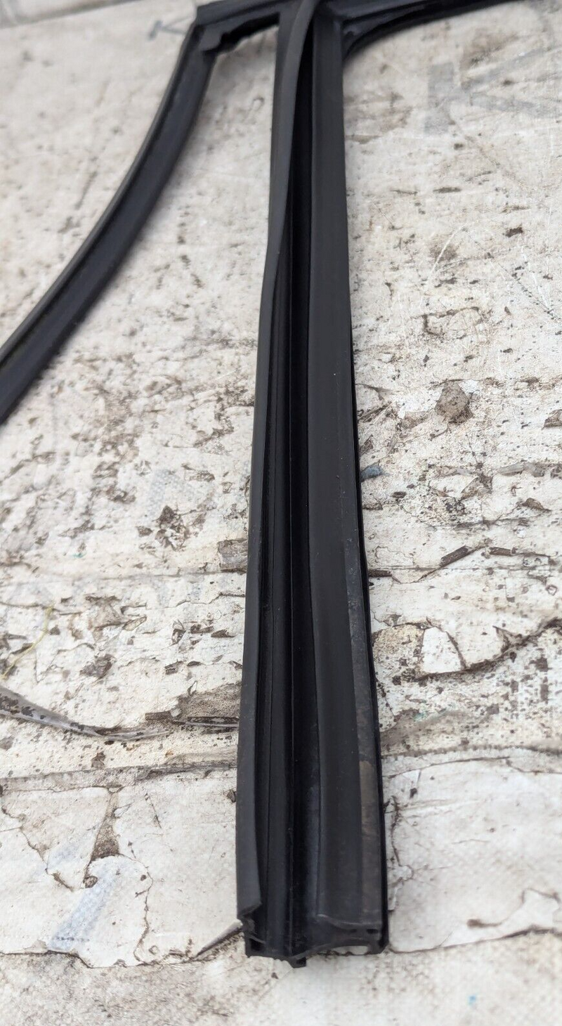 BMW 3 SERIES F30 11-19 REAR LEFT N/S DOOR WINDOW GUIDE SEAL GASKET 177447-11-TR