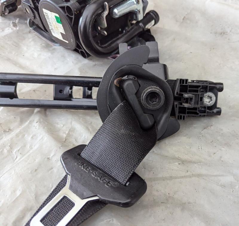 MERCEDES C-CLASS W204 07-11 FRONT DRIVER SIDE O/S SEAT BELT A2048602686 GENUINE