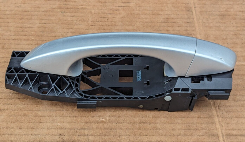VW GOLF MK7 2012-2020 FRONT LEFT N/S DOOR OUTER HANDLE GENUINE 5N0839885H