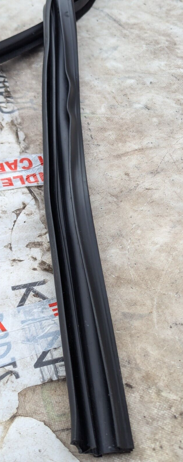 BMW 3 SERIES F30 11-19 FRONT LEFT N/S DOOR WINDOW GUIDE SEAL GASKET 7258325