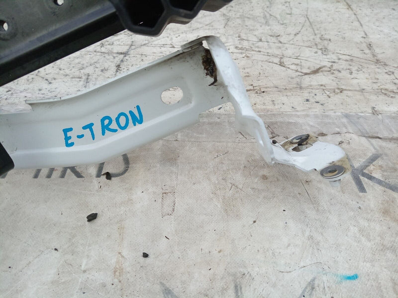 AUDI E-TRON 2018- FRONT RIGHT O/S FENDER/HEADLIGHT SUPPORT BRACKET 4KE803504