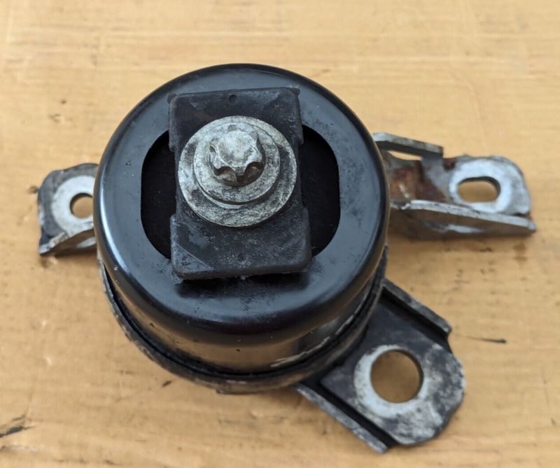 RANGE ROVER EVOQUE L538 11-15 RIGHT O/S ENGINE MOUNT BRACKET BJ32-6F012-AB