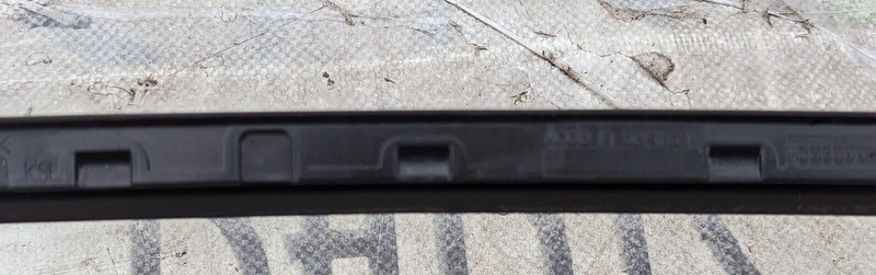 AUDI E-TRON 2018-ON FRONT RIGHT O/S WINDSHIELD WATER DEFLECTOR STRIP 4KE854328