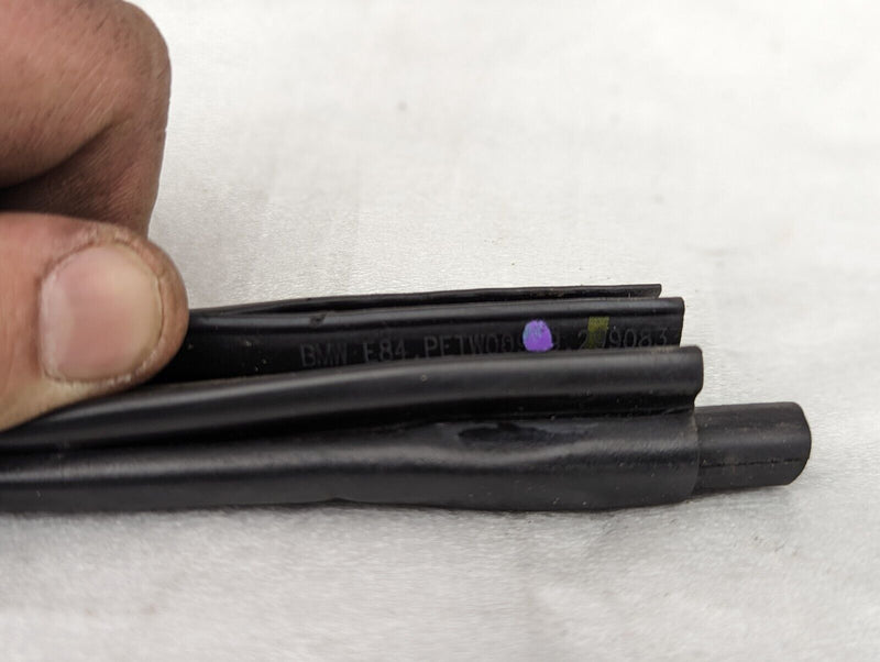 BMW X1 E84 09-15 FRONT DOOR RUBBER SEAL GENUINE 2990833