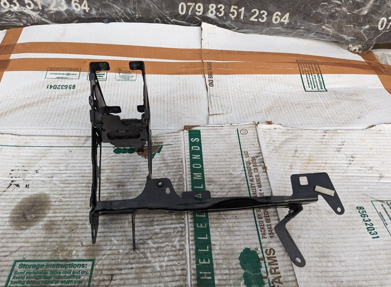 BMW 3 SERIES F30 2011-2019 RIGHT O/S HEADLIGHT SUPPORT BRACKET 7308803 GENUINE