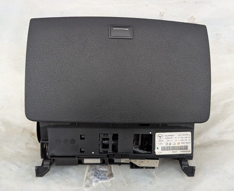 MERCEDES-BENZ C-CLASS W204 07-11 SAT NAV MULTIMEDIA SCREEN DISPLAY A2048204697