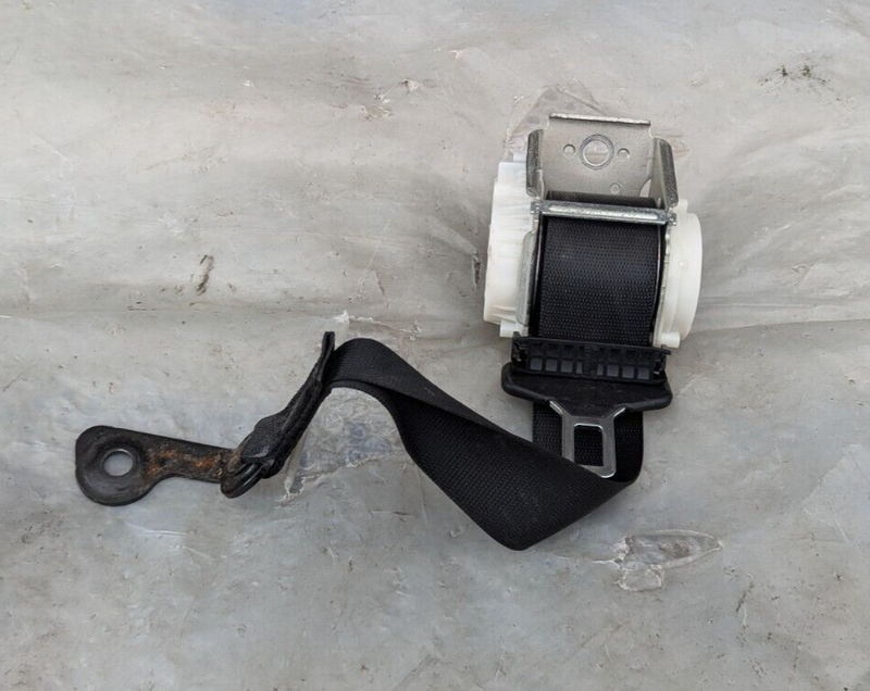 MERCEDES C-CLASS W204 07-11 REAR CENTER MIDDLE SEAT BELT A2048600085 GENUINE