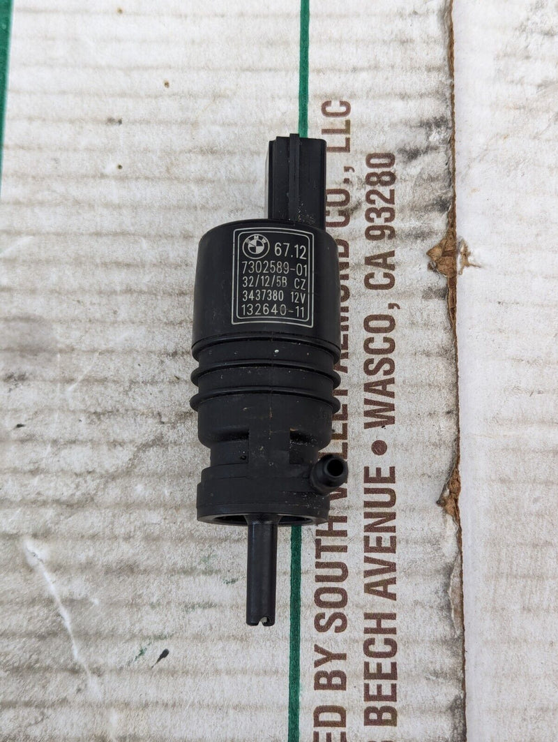BMW 3 SERIES F30 11-19 WINDSCREEN WASHER PUMP 7302589 GENUINE