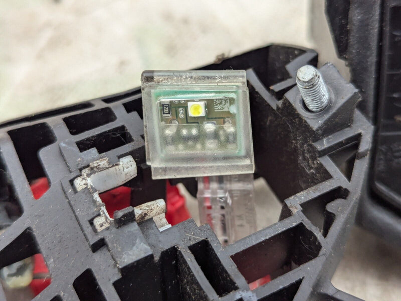 BMW 3 SERIES F30 11-19 FRON LEFT N/S DOOR HANDLE CARRIER W/DOOR LOCK MECHANISM