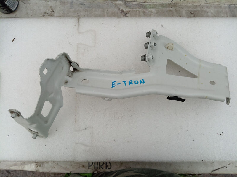 AUDI E-TRON 2018- FRONT LEFT N/S FENDER SUPPORT BRACKET 4KE803503 GENUINE