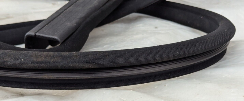 MERCEDES C-CLASS W204 07-11 FRONT LEFT N/S DOOR RUBBER GASKET SEAL A2046970951