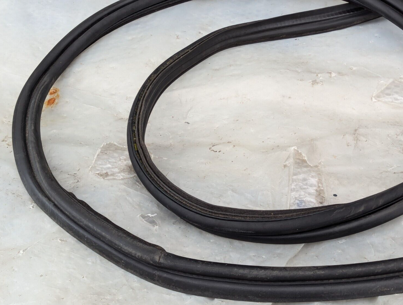 MERCEDES C-CLASS W204 07-11 BOOTLID RUBBER SEAL A204