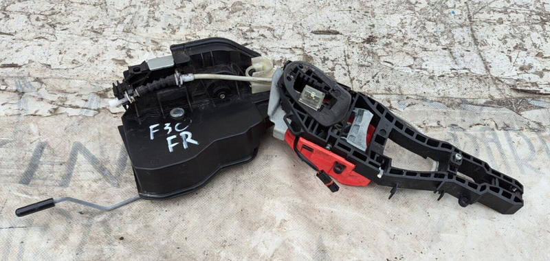 BMW 3 SERIES F30 11-19 FRON RIGHT O/S DOOR HANDLE CARRIER W/DOOR LOCK MECHANISM