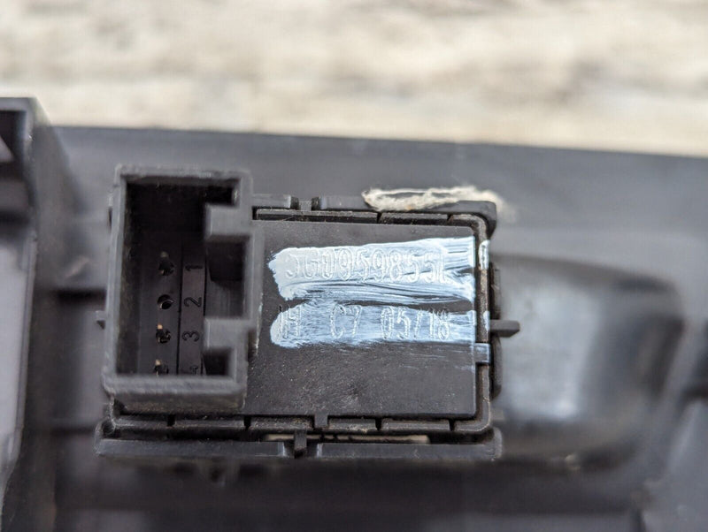SKODA KAROQ NU7 17-21 REAR RIGHT O/S DOOR WINDOW SWITCH TRIM 5G0959855L GENUINE