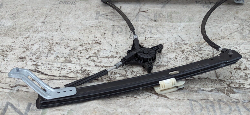 SKODA KAROQ NU7 17-2021 FRONT LEFT N/S WINDOW REGULATOR 575837461A GENUINE