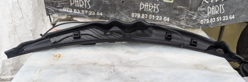 MERCEDES-BENZ C-CLASS W204 07-11 WINDSCREEN WIPER SCUTTLE PANEL TRIM A2048301813