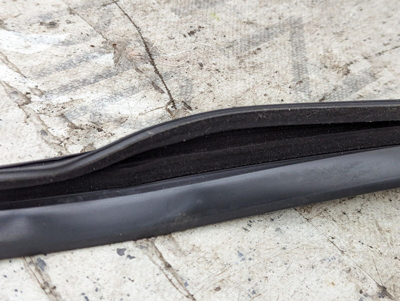 AUDI E-TRON 2018-ON FRONT LEFT N/S WINDOW GUIDE 4KE837431B GENUINE