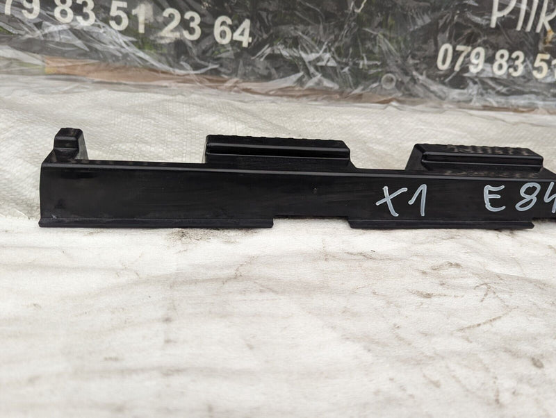 BMW X1 E84 09-15 LEFT SIDE STRIP SKIRT MOUNTING BRACKET GENUINE 2991497
