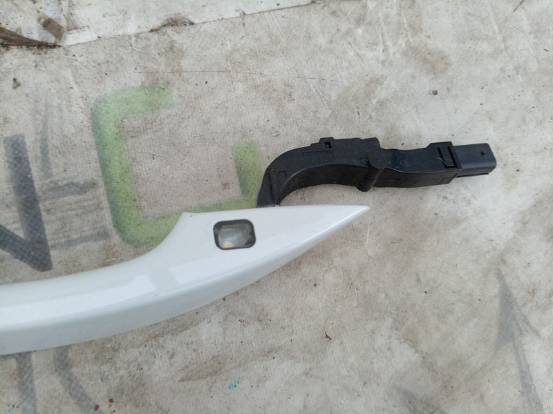 AUDI E-TRON 2018-ON FRONT LEFT N/S EXTERIOR DOOR HANDLE 4M8837205B GENUINE