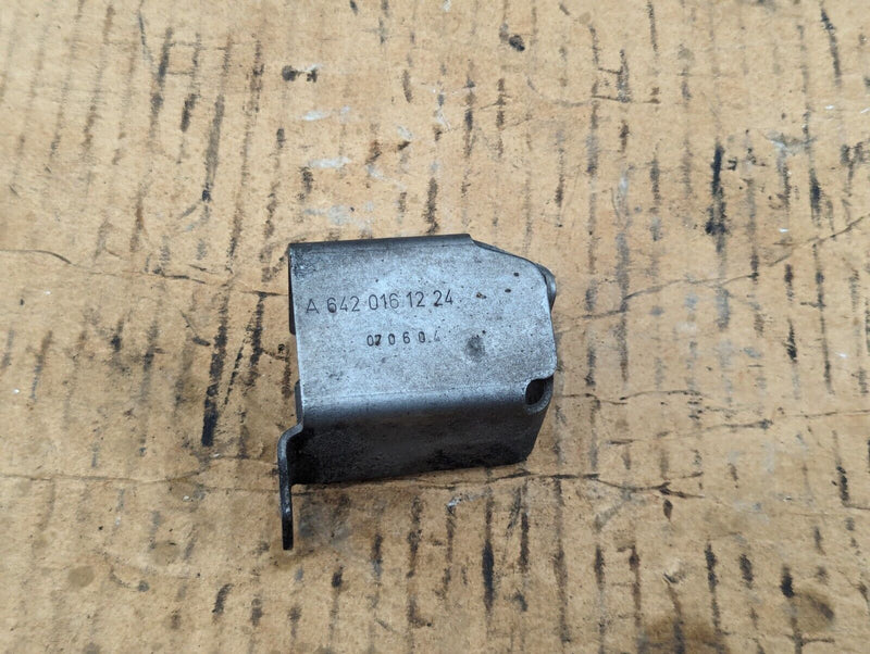 MERCEDES S-CLASS S320 W221 06-13 CRANKSHAFT POSITION SENSOR SHIELD A6420161224