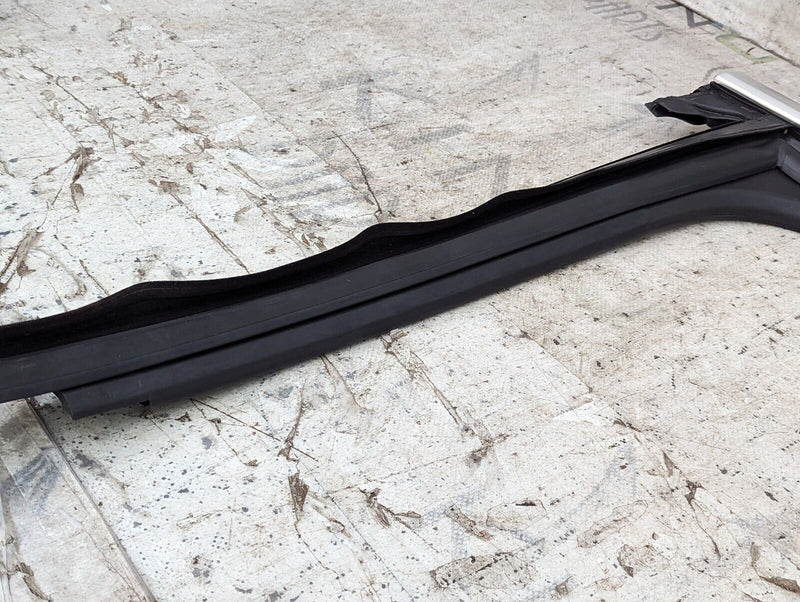 AUDI E-TRON 2018-ON REAR LEFT N/S DOOR WINDOW GUIDE 4KE839431 GENUINE