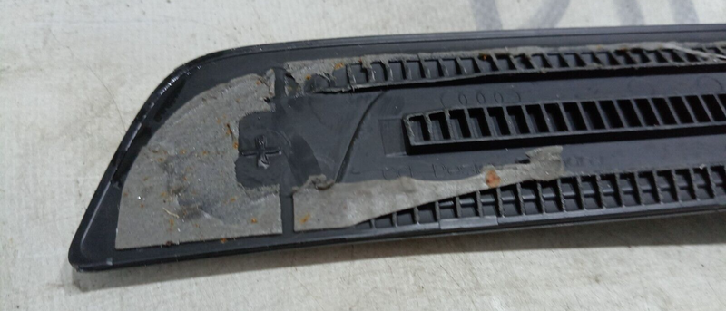AUDI E-TRON 2018- ON REAR LEFT N/S SILL ENTRY TRIM STRIP 4KE853375A GENUINE