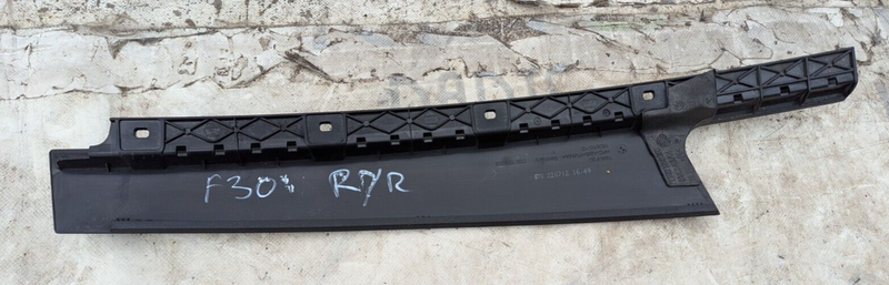 BMW 3 SERIES F30 11-19 REAR RIGHT O/S DOOR OUTER B PILLAR FINISHER COVER 7258308