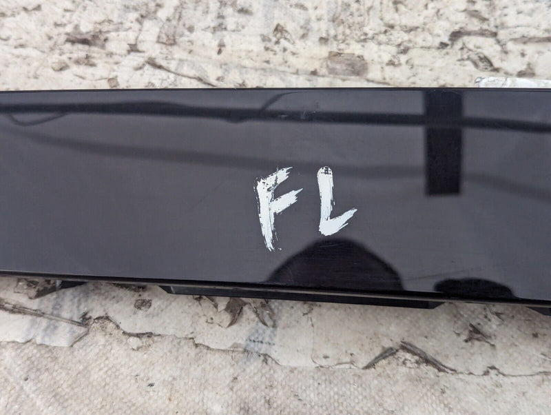 SKODA KAROQ NU7 17-2021 FRONT LEFT N/S DOOR WINDOW FRAME TRIM 575837901A GENUINE