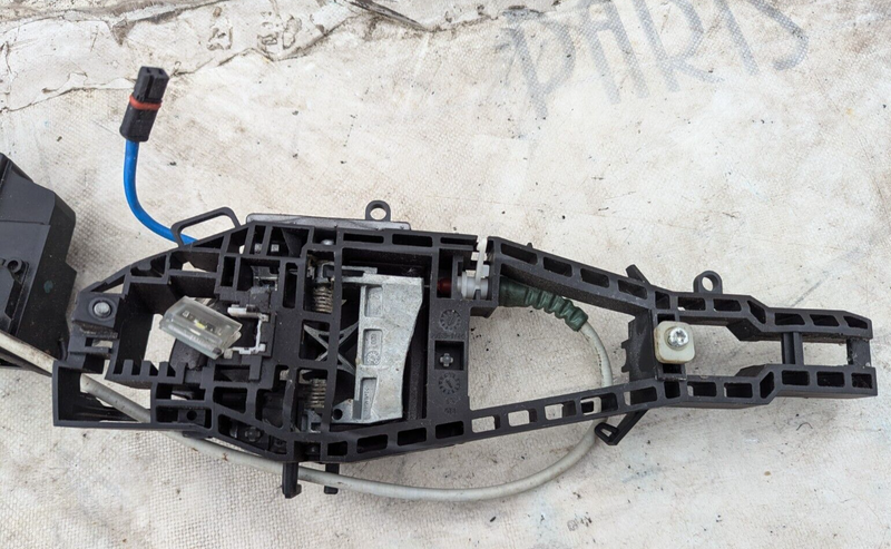 BMW 3 SERIES F30 11-19 REAR LEFT N/S/R DOOR HANDLE CARRIER W/DOOR LOCK MECHANISM