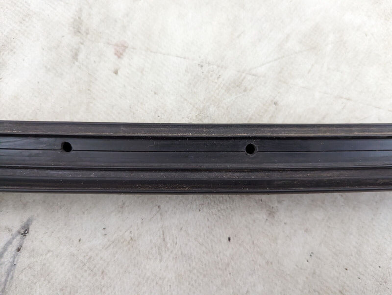 AUDI E-TRON 2018-ON LEFT N/S DOOR WINDOW GUIDE SEAL GASKET 4KE833177 GENUINE