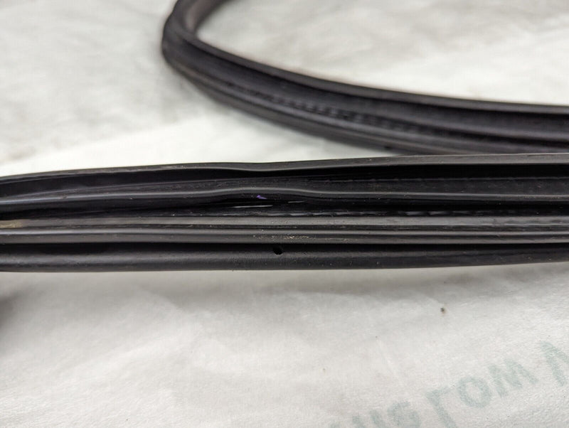 BMW X1 E84 09-15 FRONT DOOR RUBBER SEAL GENUINE 2990833