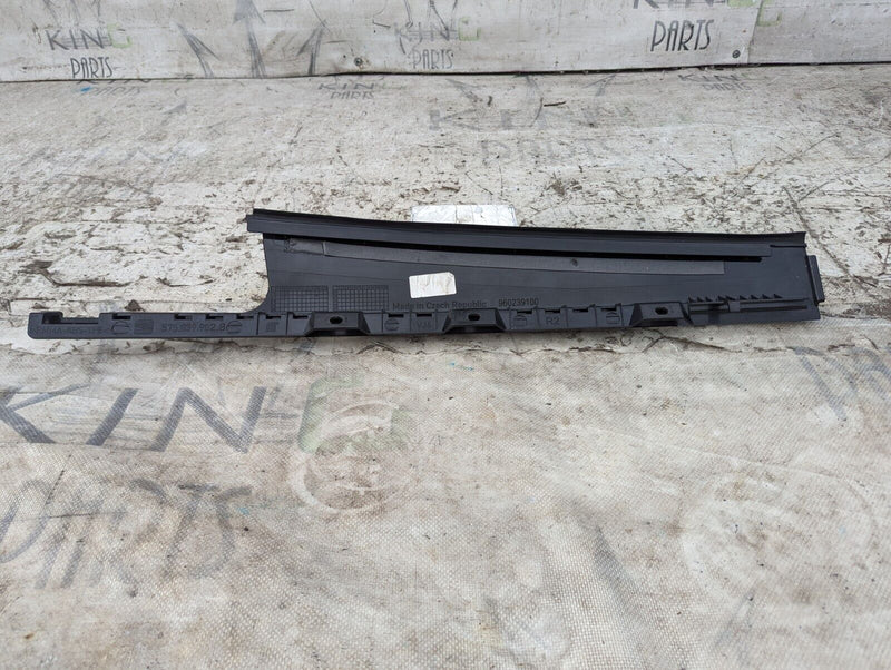 SKODA KAROQ NU7 17-2021 REAR RIGHT O/S DOOR WINDOW FRAME TRIM 575837902B GENUINE