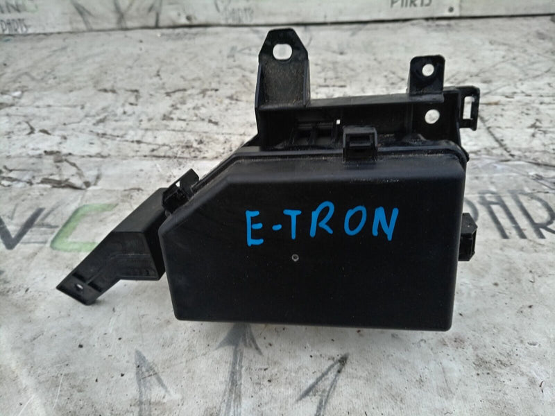 AUDI E-TRON 2018-ON FUSE BOX WITH LID 4KE937124 GENUINE