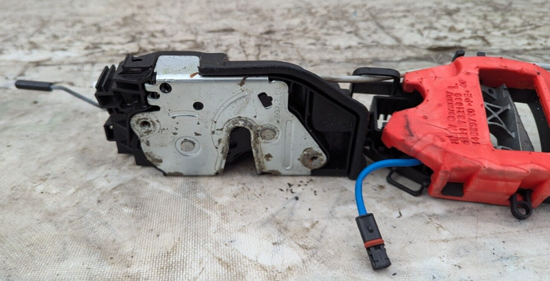 BMW 3 SERIES F30 11-19 FRON LEFT N/S DOOR HANDLE CARRIER W/DOOR LOCK MECHANISM