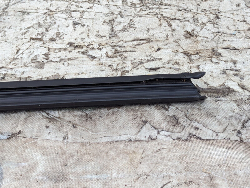 SKODA KAROQ NU7 17-21 FRONT RIGHT O/S WINDOW INNER SLIDING SEAL 575837471