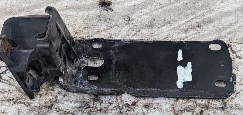 BMW X1 E84 09-15 O/S DRIVER SIDE RADIATOR MOUNT BRACKET GENUINE 51647117812