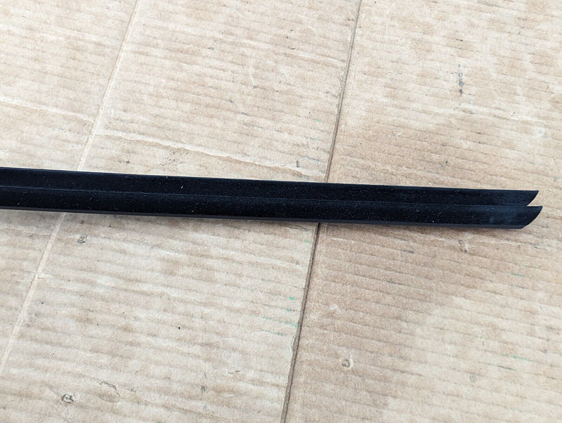 BMW X1 E84 09-15 INNER CHANNEL SEALING REAR RIGHT O/S 2990301/302 GENUINE