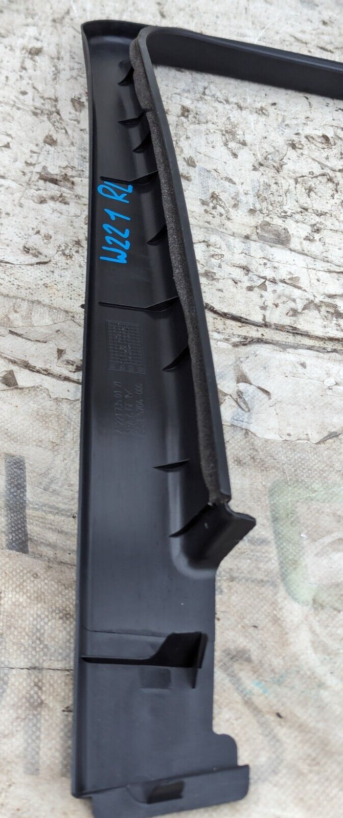 MERCEDES S-CLASS W221 06-13 REAR LEFT N/S DOOR WINDOW OUTER FRAME A2217350171