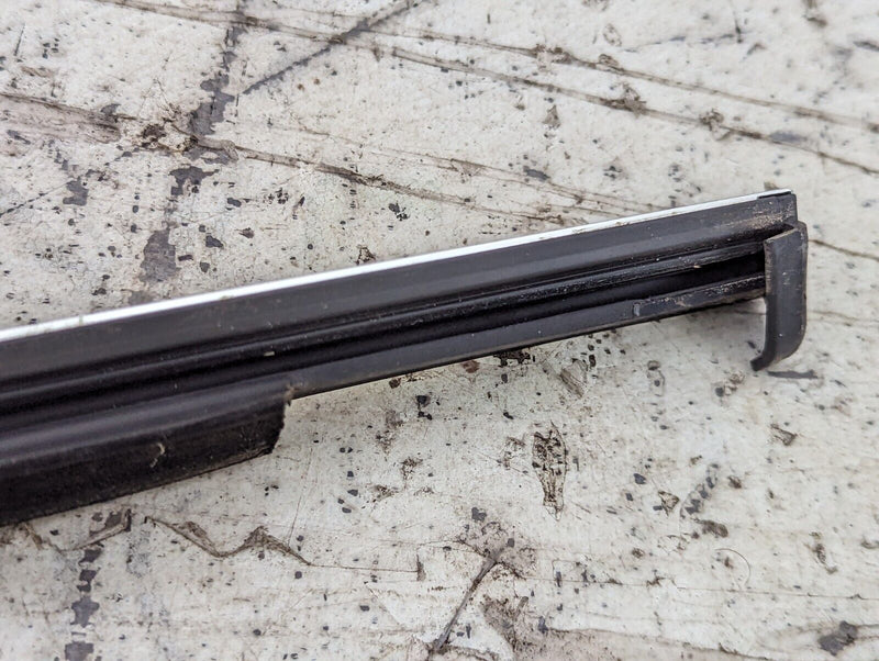 AUDI E-TRON 2018-ON WINDOW SLOT SEAL W/ TRIM STRIP 4KE837475 GENUINE