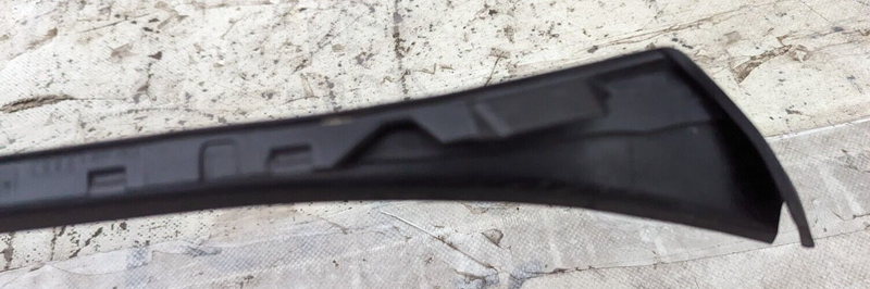 AUDI E-TRON 2018-ON FRONT RIGHT O/S WINDSHIELD WATER DEFLECTOR STRIP 4KE854328